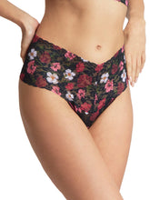 Load image into Gallery viewer, Hanky Panky O/S Retro Thong Signature Lace Prints