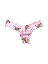 Load image into Gallery viewer, Hanky Panky O/S Low Rise Signature Lace Thong Prints