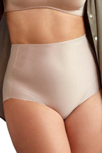 Load image into Gallery viewer, Janira Perfect Curves Microfiber Shaper Panty