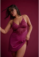 Load image into Gallery viewer, Montelle Vixen Bust Chemise