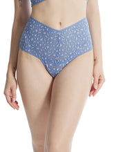 Load image into Gallery viewer, Hanky Panky O/S Retro Thong Signature Lace Prints