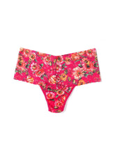 Load image into Gallery viewer, Hanky Panky O/S Retro Thong Signature Lace Prints