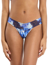 Load image into Gallery viewer, Hanky Panky O/S Low Rise Signature Lace Thong Prints