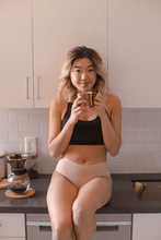 Load image into Gallery viewer, Chantelle Seamless V-Back Padded Non-Underwire Bralette