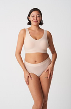 Load image into Gallery viewer, Chantelle Seamless V-Back Padded Non-Underwire Bralette