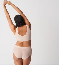 Load image into Gallery viewer, Chantelle Seamless V-Back Padded Non-Underwire Bralette