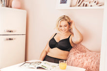 Load image into Gallery viewer, Ulla Meghan Moulded Smooth Foam Cup Underwire Bra (Black)