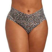 Load image into Gallery viewer, Hanky Panky O/S Retro Thong *Plus* Signature Lace Prints