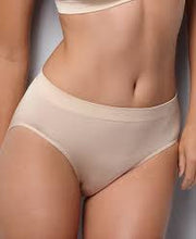 Load image into Gallery viewer, Wacoal B-Smooth Seamless Hi-Cut Brief