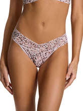 Load image into Gallery viewer, Hanky Panky O/S High/Original Rise Signature Lace Thong Prints
