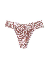 Load image into Gallery viewer, Hanky Panky O/S High/Original Rise Signature Lace Thong Prints
