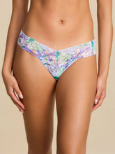 Load image into Gallery viewer, Hanky Panky O/S Low Rise Signature Lace Thong Prints
