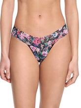 Load image into Gallery viewer, Hanky Panky O/S Low Rise Signature Lace Thong Prints
