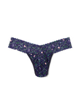 Load image into Gallery viewer, Hanky Panky O/S Low Rise Signature Lace Thong Prints
