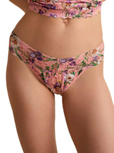 Load image into Gallery viewer, Hanky Panky O/S Low Rise Signature Lace Thong Prints
