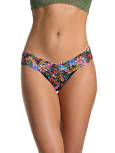 Load image into Gallery viewer, Hanky Panky O/S Low Rise Signature Lace Thong Prints
