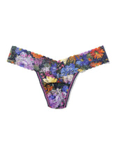 Load image into Gallery viewer, Hanky Panky O/S Low Rise Signature Lace Thong Prints

