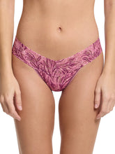 Load image into Gallery viewer, Hanky Panky O/S Low Rise Signature Lace Thong Prints
