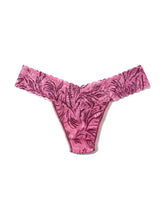 Load image into Gallery viewer, Hanky Panky O/S Low Rise Signature Lace Thong Prints
