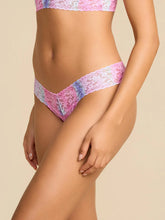 Load image into Gallery viewer, Hanky Panky O/S Low Rise Signature Lace Thong Prints
