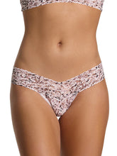 Load image into Gallery viewer, Hanky Panky O/S Low Rise Signature Lace Thong Prints
