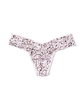 Load image into Gallery viewer, Hanky Panky O/S Low Rise Signature Lace Thong Prints
