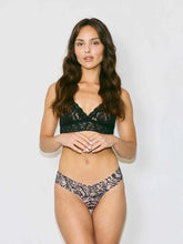 Load image into Gallery viewer, Hanky Panky O/S Low Rise Signature Lace Thong Prints
