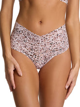 Load image into Gallery viewer, Hanky Panky O/S Retro Thong Signature Lace Prints
