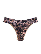 Load image into Gallery viewer, Hanky Panky O/S High/Original Rise Signature Lace Thong Prints
