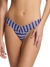 Load image into Gallery viewer, Hanky Panky O/S Low Rise Signature Lace Thong Prints
