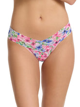 Load image into Gallery viewer, Hanky Panky O/S Low Rise Signature Lace Thong Prints
