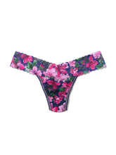 Load image into Gallery viewer, Hanky Panky O/S Low Rise Signature Lace Thong Prints
