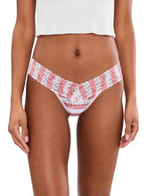 Load image into Gallery viewer, Hanky Panky O/S Low Rise Signature Lace Thong Prints
