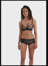Load and play video in Gallery viewer, Freya SS22 Tailored Moulded Plunge Racerback Convertible Underwire Bra (Ash Rose &amp; Black)

