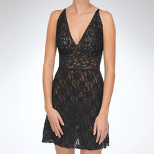 Load image into Gallery viewer, Hanky Panky Retro Plunge Signature Lace Chemise
