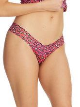 Load image into Gallery viewer, Hanky Panky O/S Low Rise Signature Lace Thong Prints
