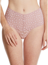 Load image into Gallery viewer, Hanky Panky O/S Retro Thong Signature Lace Prints
