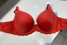 Load image into Gallery viewer, Wacoal Femme Molded Plunge Bra
